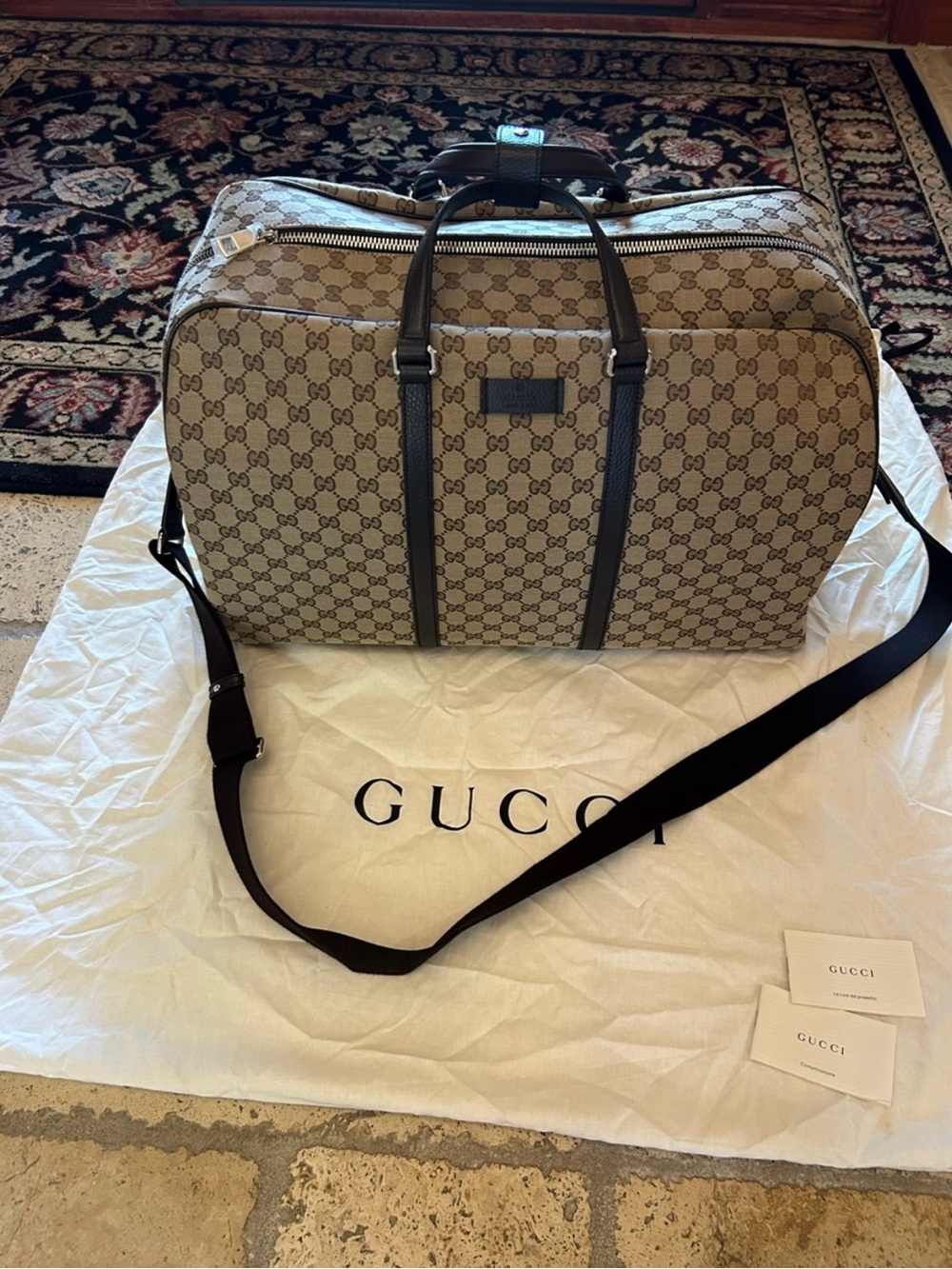 Unisex Gucci Beige GG Supreme Canvas Weekender with Dark Brown Trim made Italy